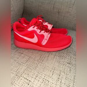 Women’s Nike Roshe run Hyperfuse Laser Crimson